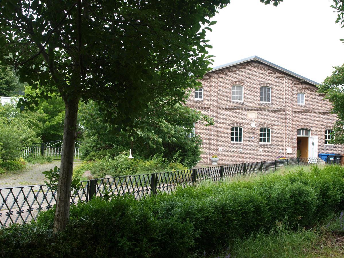 Hotel Gut Harlinghausen Ovelgonne Exterior foto